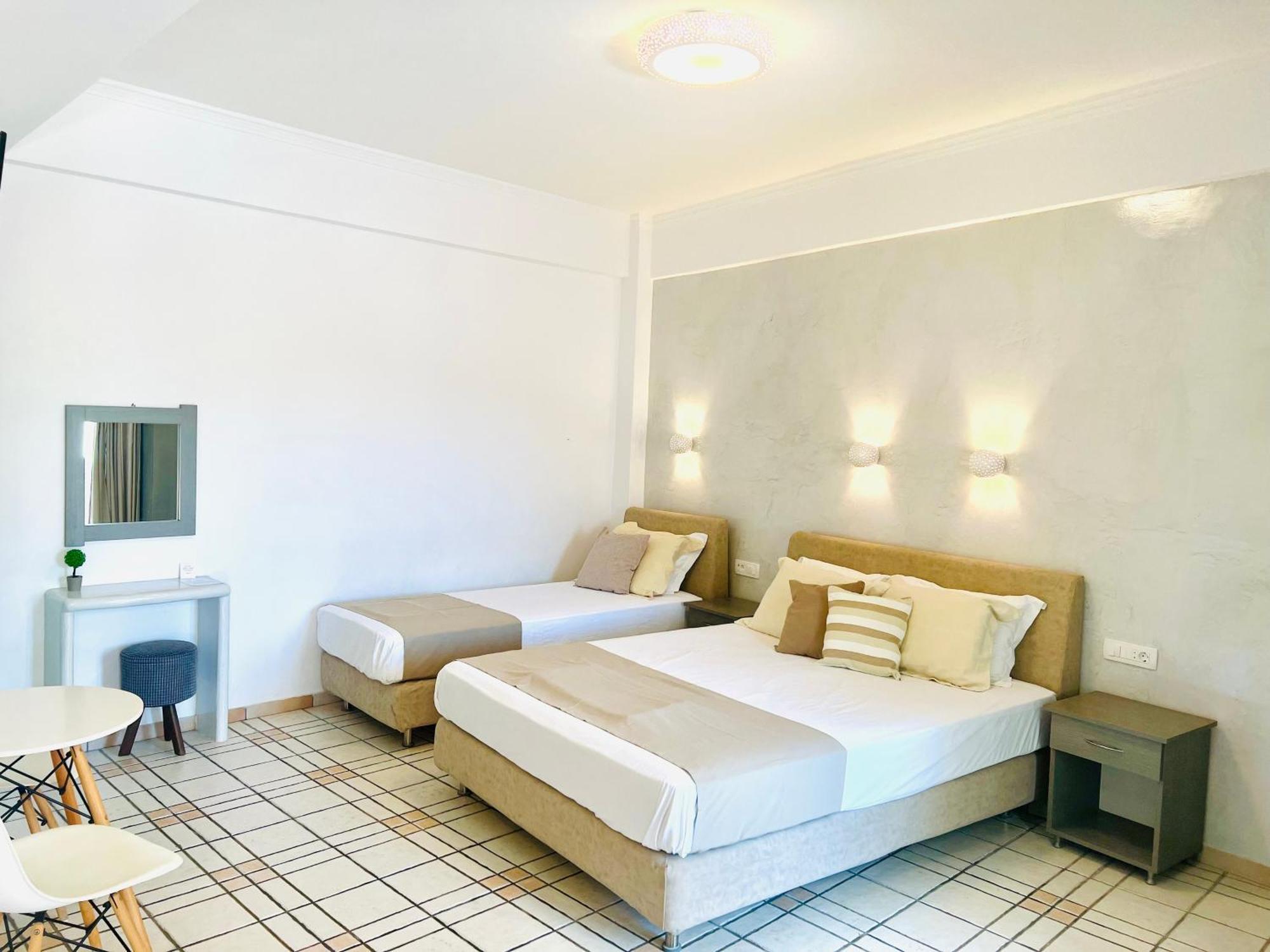 Arapiou Apartments Playa de Perivolos Habitación foto